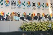 Curitiba,20-03-06 - o governador Roberto Requi�o na abertura da COP8.  Da esq. para a dir.: o secret�rio executivo do CBD Ahmed Djoghlaf, o governador Roberto Requi�o, o presidente do COP8 sr Ramatha ,da Mal�sia, a ministra do Meio Ambiente Marina Silva, oprefeit de Curitiba Beto Richa e o representante do diretor do Programa das Na��es Unidas para o Meio Ambiente Bakari Kante. Foto Julio Covello-SECS.